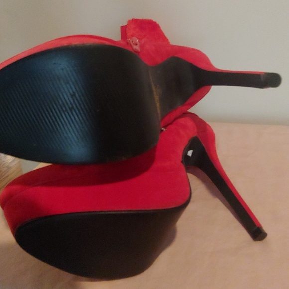 Boots - Picture 4 of 5